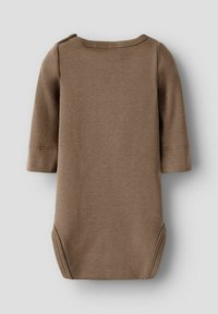 Bodysuit beige pour bébé avec manches longues et encolure ronde, doté de pressions sur les épaules pour un habillage facile, présenté à plat sur un fond clair.