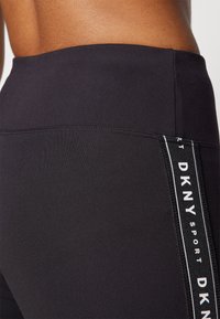 DKNY BALANCE COMPRESSION HIGH WAIST 7/8 LOGO TAPING Leggings