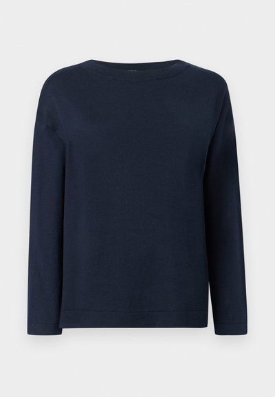 Μπλε ναυτικό πουλόβερ με μακριά μανίκια, στρογγυλή λαιμόκοψη, απλή πλεκτή υφή και άνετη εφαρμογή σε λευκό φόντο.