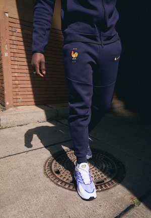 Nike Performance FRANCE FFF TECH PANT - Tracksuit bottoms - blackened blue/club gold