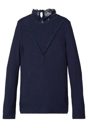 Granatowy top z długim rękawem z prążkowanego materiału, z wysokim koronkowym kołnierzem i koronkowym akcentem w kształcie litery V przy dekolcie. Miękka faktura i dopasowany krój.