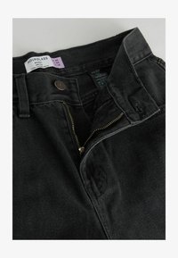 Sélectionné, washed black