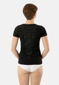 ALBERT KREUZ T-SHIRT SORGENFREIE WECHSELJAHRE RUNDHALS - Print T-shirt - schwarz