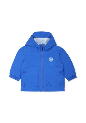 Blauwe lichtgewicht jas met een capuchon, elastische manchetten, twee voorzakken en een logo op de borst. Gladde textuur en waterafstotend materiaal.