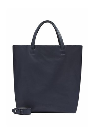 Navyblaue Ledertasche mit zwei Griffen und einem abnehmbaren Schulterriemen, auf einem weißen Hintergrund daneben platziert.