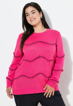 Fuchsia Pullover mit Rundhalsausschnitt, versehen mit schwarzen wellenförmigen Stickereien an Ärmeln und Körper. Strukturierter Strickstoff, lockere Passform.