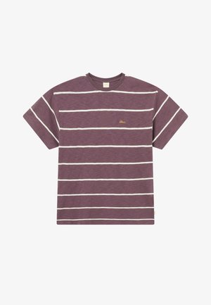 T-shirt a righe viola con linee orizzontali bianche, scollo tondo, maniche corte e un piccolo logo dorato sul petto. Tessuto dal effetto texture.