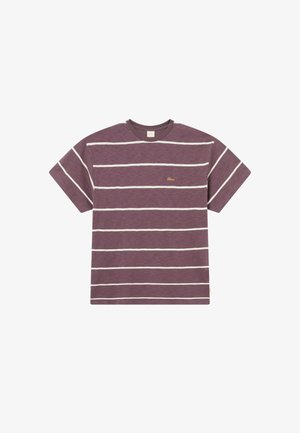 T-shirt a righe viola con linee orizzontali bianche, scollo tondo, maniche corte e un piccolo logo dorato sul petto. Tessuto dal effetto texture.