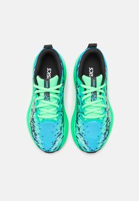 ASICS GEL NOOSA TRI 16 UNISEX - Løpesko for vei - new leaf/glacier grey