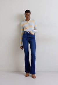 FRAME SUPER HIGH FLARE - Τζιν καμπάνα - majesty