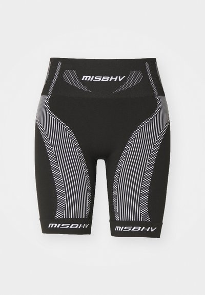 Melnas šortas ar baltām svītrām un šaha lādīšu akcentiem. Jostasvieta rotāta ar zīmola nosaukumu "MISBHV". Pieguļoša piegriezuma dizains.