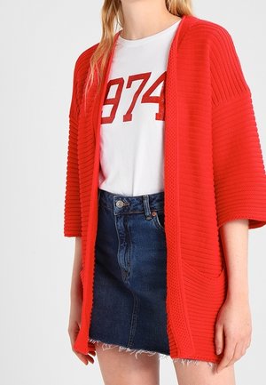 Vest - red