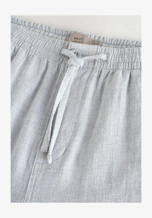 Hellgraue Schlafshorts aus strukturiertem Stoff, mit elastischem Bund, Kordelzug und einer seitlichen Tasche.