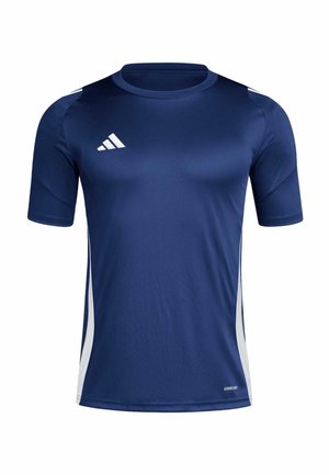 T-shirt de sport bleu marine à manches courtes avec des bandes blanches sur les côtés et un petit logo blanc sur le haut gauche de la poitrine.