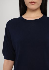 Paul & Joe BASTIEN - Strikkegenser - marine