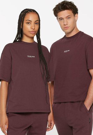Harlem Soul UNISEX - Basic T-shirt - cranberry juice