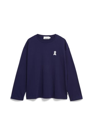 Navy langärmliges T-Shirt aus weichem Stoff, mit einem kleinen weißen Band-Logo auf der linken Brust und einem lässigen Schnitt.