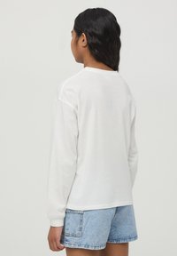 Terranova CON STAMPA STITCH® - Maglietta a manica lunga - bianco lana