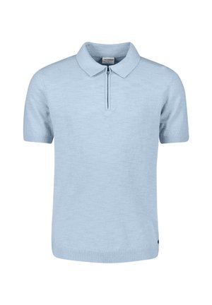 Lichtblauw poloshirt met korte mouwen, een kraag en een ritssluiting aan de voorkant, gemaakt van een zachte, textuurrijke stof.