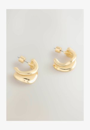 Kullavärvi metallist rõngaskõrvarõngad, millel on sile ja poleeritud viimistlus. Omavad kõverdatud disaini ja turvalise kandmise jaoks tagant surutatavat kinnitusmehhanismi.