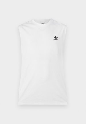 Bílý tílko Adidas bez rukávů s černým logem trefoil na levé hrudi na jednovrstvém světle šedém pozadí.