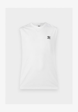 Bílý tílko Adidas bez rukávů s černým logem trefoil na levé hrudi na jednovrstvém světle šedém pozadí.