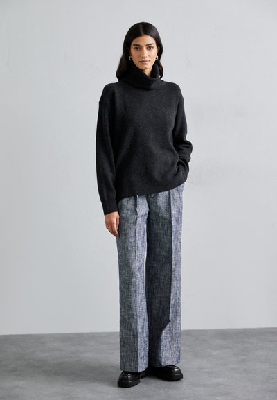 Filippa K RELAXED TURTLE NECK - Svetr - anthracite