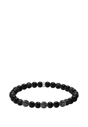 Schwarzes stretchbares Perlenarmband mit drei schwarzen, kristallbesetzten Perlen und einer kleinen silbernen Perle mit eingravierten Markeninitialen.