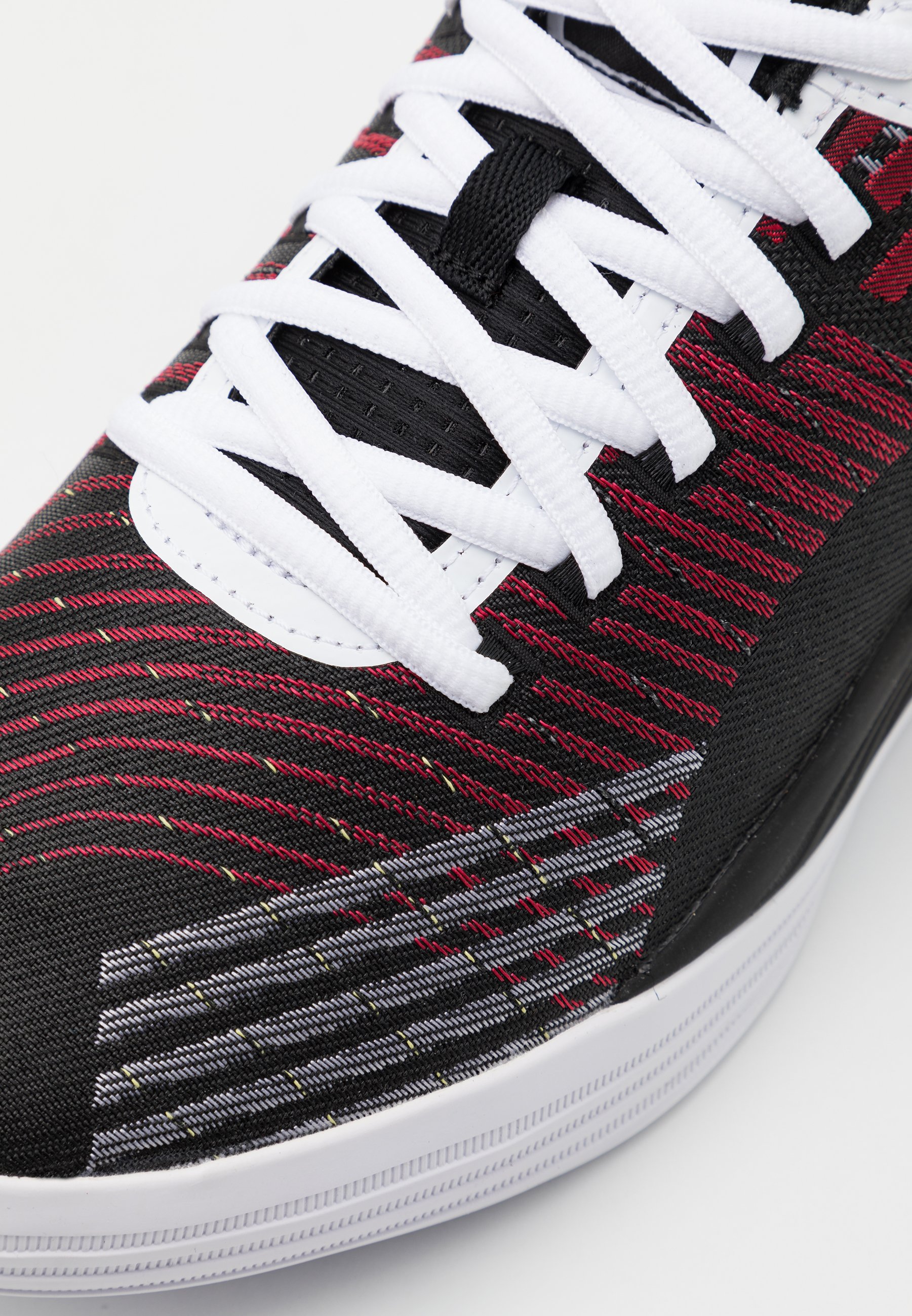 Puma CLYDE ALL PRO - Basketball shoes - red - Zalando.co.uk