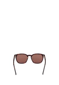 Ochelari de soare tortoise brown cu lentile rotunde și brațe negre elegante. Prezintă lentile închise la culoare și un accent metalic minimalist pe ramă.