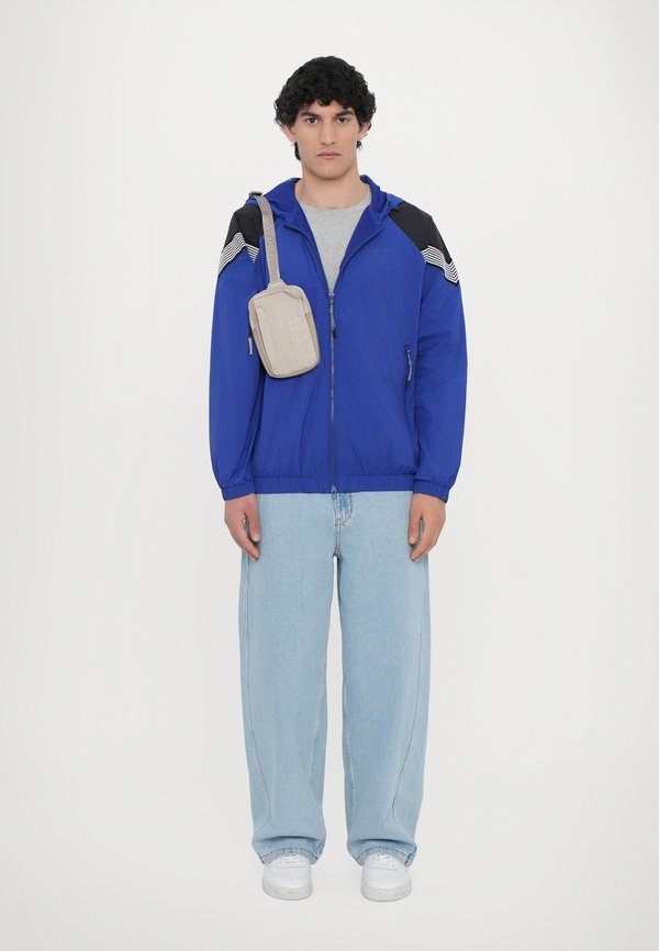 TRAIN VISIBILITY SHOULDER BAG UNISEX - Cross body bag - cobblestone