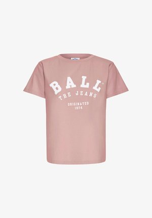 Tolmitud roosa lühikeste varrukatega T-särk, mille esiküljel on valge tekst "BALL THE JEANS ORIGINATED 1974".