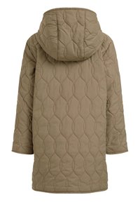 Abrigo acolchado con capucha en un color beige neutro con un patrón geométrico, que presenta un corte recto y mangas largas. Textura suave, diseño práctico.