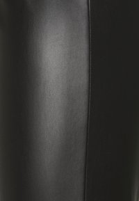 MM6 Maison Margiela Kalhoty - black