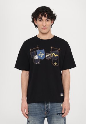 MILTI POCKET TEE BROCADE PATCH - T-shirts med print - black