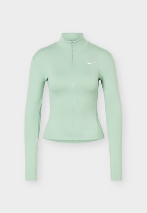 Lysegrønn atletisk jakke med lange ermer, full glidelås foran og lite hvitt Nike swoosh-logo på brystet.