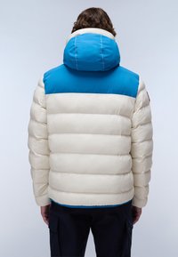 Vadderad jacka med en krämfärgad kropp och en blå övre del samt huva. Designen är kviltad, med en slät textur och kontrasterande sömmar.