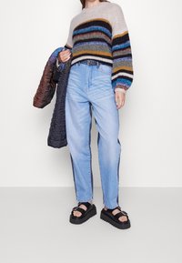 MUNTHE Sweter