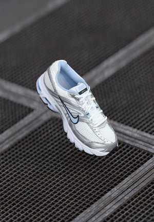 AIR MAX MOTO 2K - Tenisky - white/hydrogen blue/metallic silver-coloured/black/flat silver-coloured