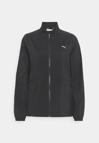 Chaqueta ligera negra con cremallera en el frente, cuello alto, puños elásticos y logo de PUMA en blanco en el lado izquierdo del pecho. Textura de tela suave.