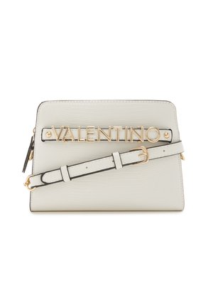 Petit sac bandoulière beige avec une sangle ajustable et des lettres métalliques dorées formant le mot Valentino sur le panneau avant.