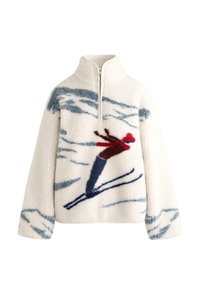 Fleecová mikina s vysokým golierom, na bielom podklade s grafikou lyžiara v červenej a modrej farbe, s predným zipsom.