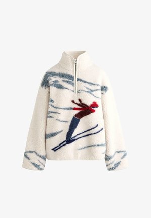 Pulover od flisa s visokim ovratnikom, s prikazom skijaša u crvenoj i plavoj boji na bijeloj pozadini, s patentnim zatvaračem sprijeda.