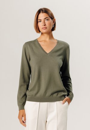 V-NECK - Trui - olive