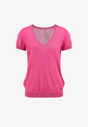 Felroze korte mouw V-hals gebreide top met geribbelde manchetten en zoom, voorzien van een klein metalen logotagje bij de onderzoom.