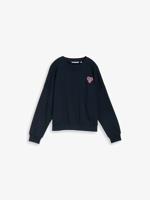 Donkerblauwe sweater met ronde hals en lange mouwen, met roze hartvormige tekst "Love is Everything" op de linkerborst.