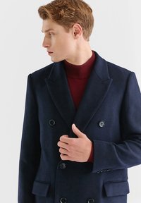 Pako Lorente - Klasyczny płaszcz