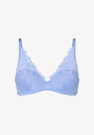 Hellblauer Spitzen-BH mit floralem Muster, Bügelunterstützung und verstellbaren Schulterträgern vor weißem Hintergrund.