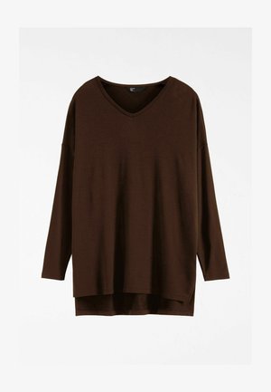 Brown long-sleeve V-neck top made of soft fabric. Features a loose fit with side slits, and falls to hip length. No patterns or hardware.