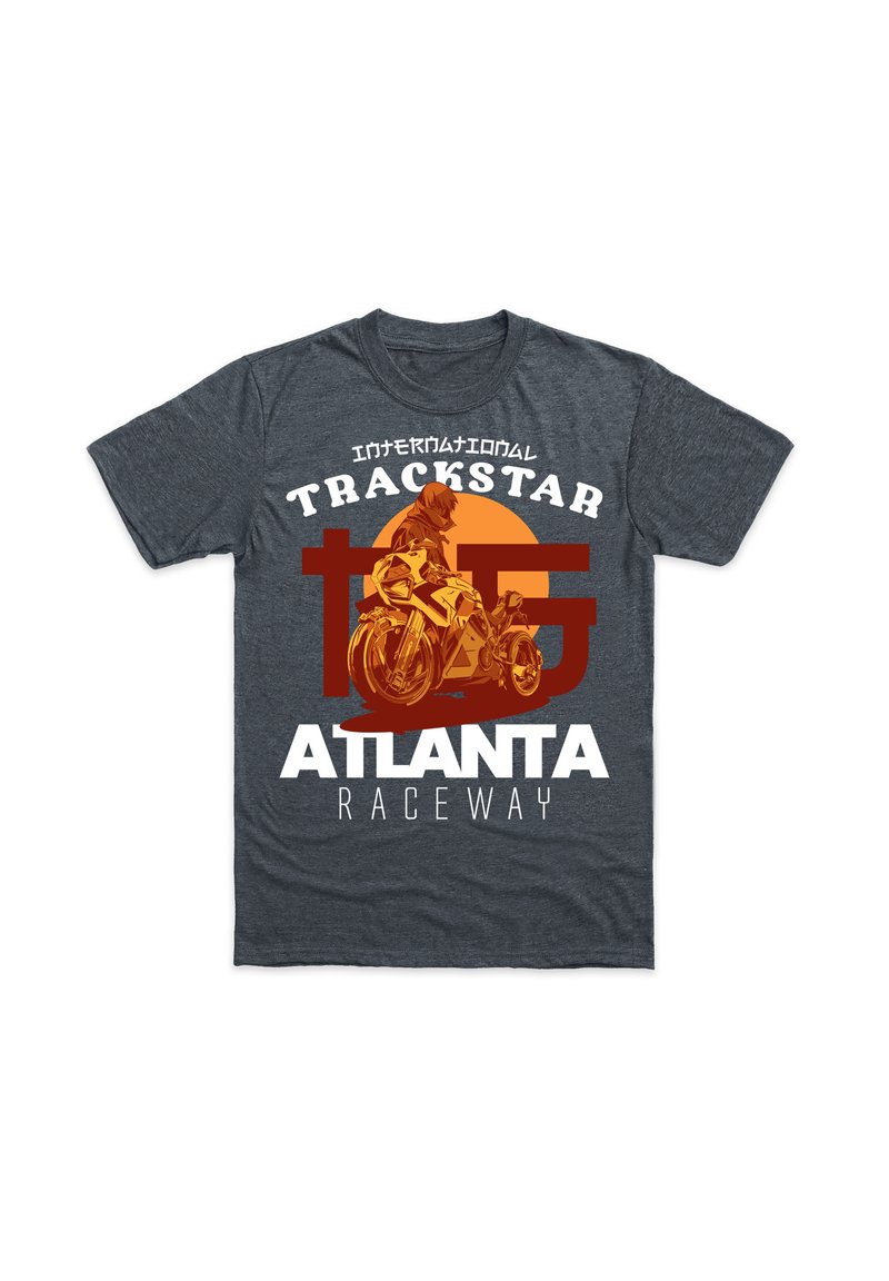 Tmavě šedé bavlněné tričko s grafikou motorkáře na pozadí oranžového kruhu. Text obsahuje "Mezinárodní Trackstar Atlanta Raceway."